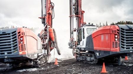 Máy khoan đập đáy Sandvik